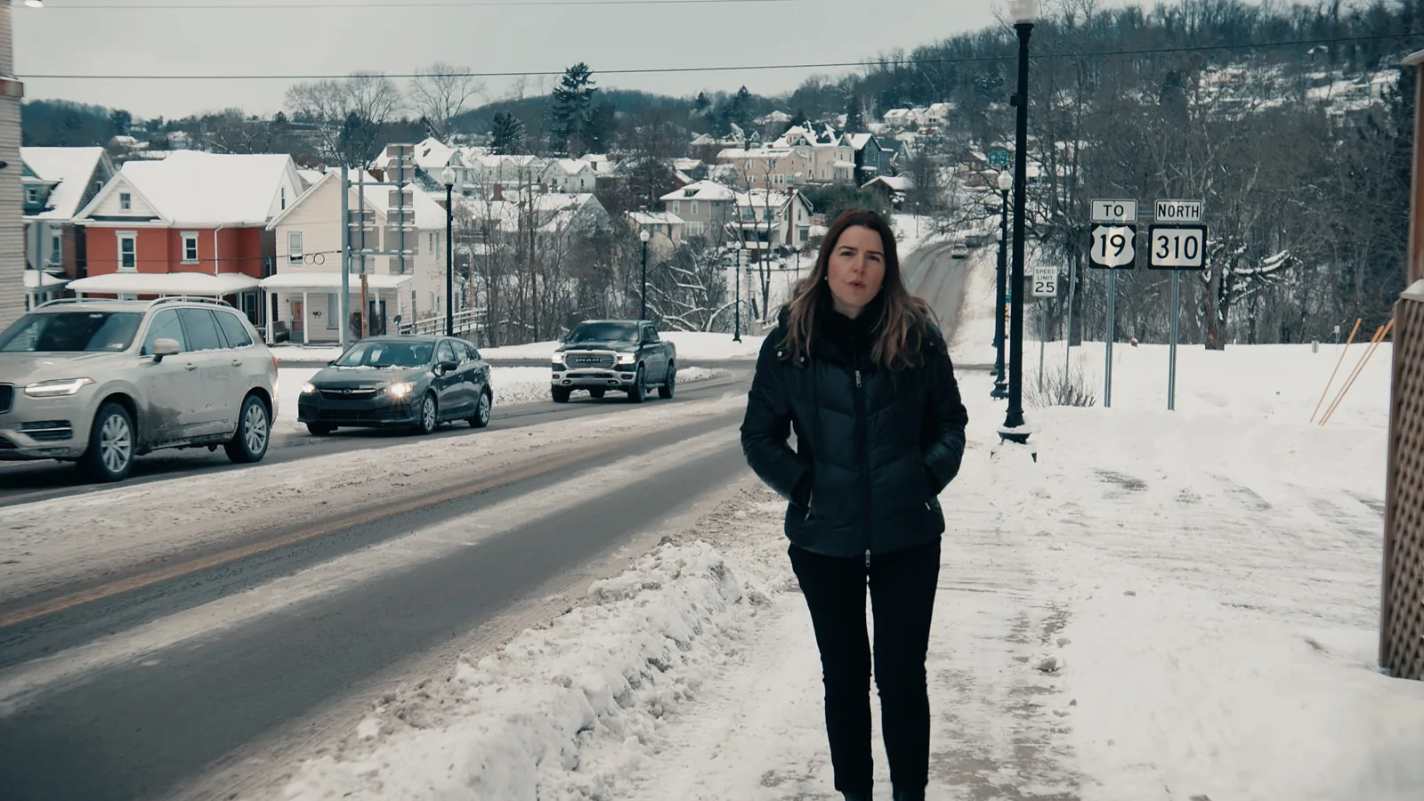Andreza Araújo caminhando pelas ruas nevadas de Farmington